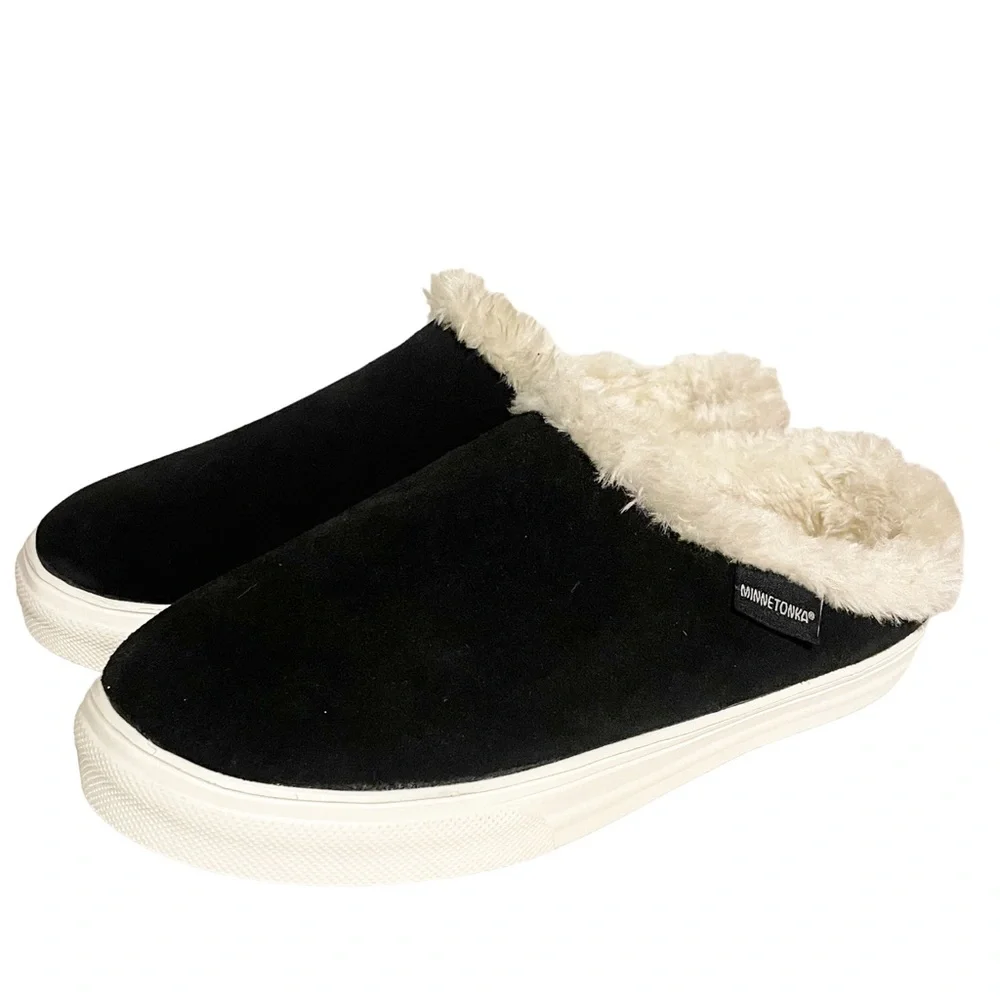 Minnetonka Women's Size 10 M Black Faux Fur Lined Slip On Suede Slippers